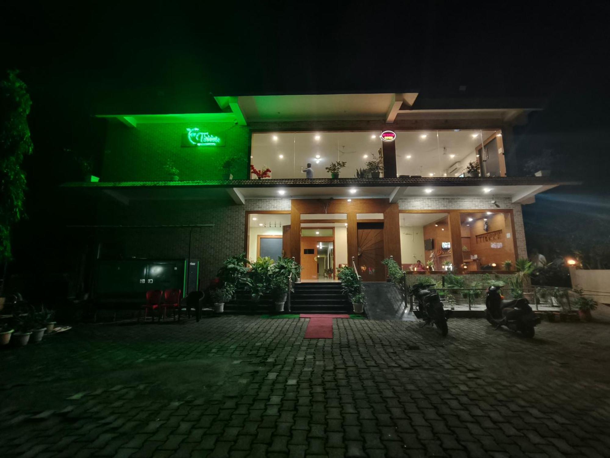 Tierra Hotel Cum Restaurant Kāziranga Exterior foto